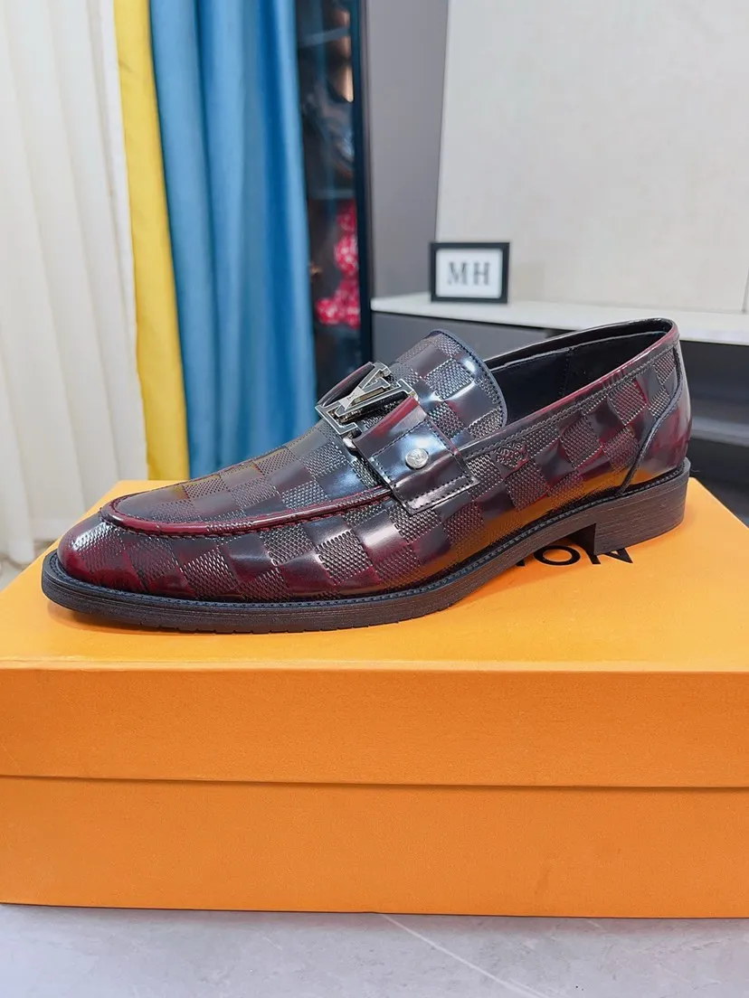Men's men's shoes💰540🌸🌸Water dyed cowhide 💶[Louis Vuitton (LV)] High-end business formal leather shoes🍀Luxury and elegant style, both practicality and style, professional focus on details and quality, counter original 1⃣️: 1⃣️super accurate reproduction👍🏻! Material: The upper is made of imported original calfskin➕imported Italian cowhide leather. Original anti-slip and wear-resistant outsole! Black, brown and blue are optional. Number of yards: 38--44 (45 customized)